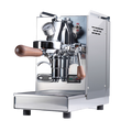 Die Espressomaschine Elba Mini  in Edelstahl mit Walnussgriff. In der Mitte befindet sich die Faema E-61 Brühgruppe. Darunter die herausziehbare Abtropftasse. Darüber eine Reling um das Herunterfallen der Tassen zu vermeiden, dahinter der abnehmbare Edelstahl Wassertank.