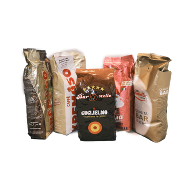 Ein Testpaket für 5 verschiedene Bohnenkaffees mit hohem Arabica Anteil in der 1kg Packung. Von links nach rechts: Kremoso Elite, Kremoso Gourmet, Guglielmo Bar 5 Stelle, Ionia Cinque Stelle, Trombetta Gold.