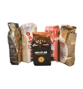 Ein Testpaket für 5 verschiedene Bohnenkaffees mit hohem Arabica Anteil in der 1kg Packung. Von links nach rechts: Kremoso Elite, Kremoso Gourmet, Guglielmo Bar 5 Stelle, Ionia Cinque Stelle, Trombetta Gold.