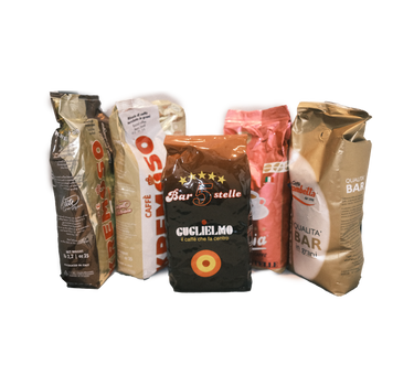 Ein Testpaket für 5 verschiedene Bohnenkaffees mit hohem Arabica Anteil in der 1kg Packung. Von links nach rechts: Kremoso Elite, Kremoso Gourmet, Guglielmo Bar 5 Stelle, Ionia Cinque Stelle, Trombetta Gold.
