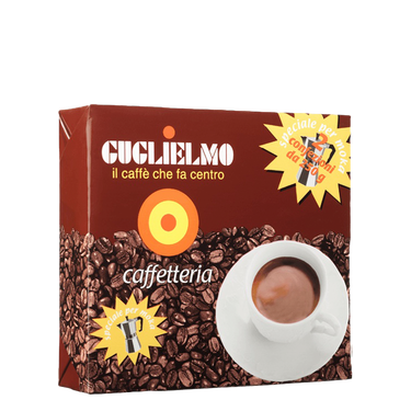 Eine braune Vakuumverpackung für den gemahlenen Mokka Kaffee Guglielmo Caffetteria. Links oben sieht man das Logo von Guglielmo mit dem orange, gelb, roten konzentrischen Kreis. Darunter ist eine kleine Aluminium Mokkakanne abgebildet. Darüber befindet sich der weiße Schriftzug Caffetteria. Rechts unten ist eine weiße Kaffeetasse zu sehen.