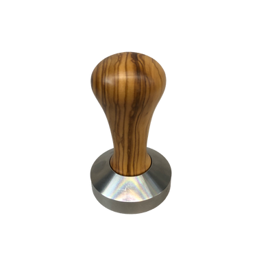 Ein Tamper zum Pressen von gemahlenem Kaffee in den Siebträger vom Hersteller De Vecchi Giuseppe. Der ergonomisch abgerundete Griff ist aus Olivenholz gefertigt, die Base aus Edelstahl ausgeführt.