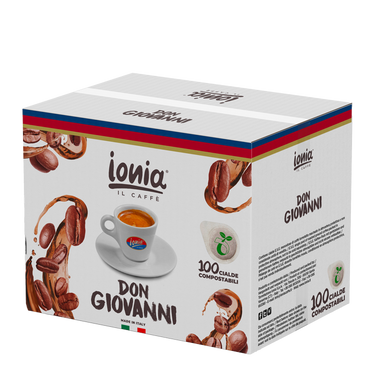 Eine Vorteilpackung mit 100 Stück einzeln verpackten Ionia Don Giovanni E.S.E. Pads. In der Mitte der Packung ist eine fast volle Espressotasse mit dichter Crema abgebildet. Die Verpackung ist weiß mit dem braunen Ionia Schriftzug auf weißem Hintergrund.