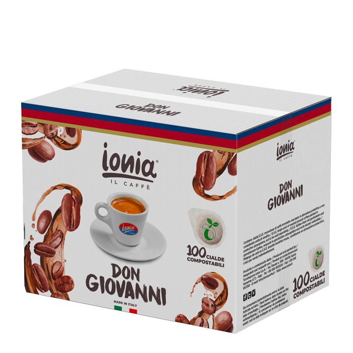 Eine Vorteilpackung mit 100 Stück einzeln verpackten Ionia Don Giovanni E.S.E. Pads. In der Mitte der Packung ist eine fast volle Espressotasse mit dichter Crema abgebildet. Die Verpackung ist weiß mit dem braunen Ionia Schriftzug auf weißem Hintergrund.