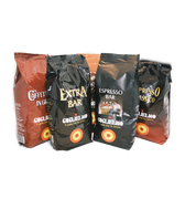 Ein Testpaket für 5 verschiedene Guglielmo Bohnenkaffees in der 1kg Packung. Von links nach rechts: Caffetteria, Extra Bar, Bar 5 Stelle, Espresso Bar, Espresso Classico.