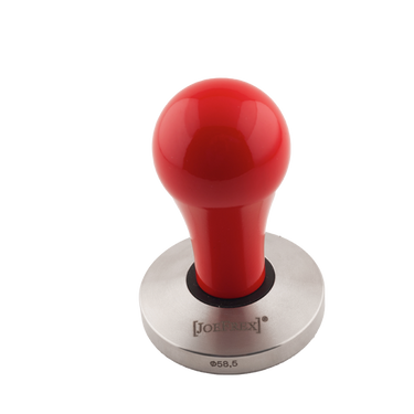 Ein Tamper zum Pressen von gemahlenem Kaffee in den Siebträger vom  Hersteller Joe Frex. Der ergonomisch rund geformte Kunststoff Griff ist in rot ausgeführt, die Base aus Edelstahl mit 58,5mm Durchmesser.