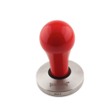 Ein Tamper zum Pressen von gemahlenem Kaffee in den Siebträger vom  Hersteller Joe Frex. Der ergonomisch rund geformte Kunststoff Griff ist in rot ausgeführt, die Base aus Edelstahl mit 58,5mm Durchmesser.